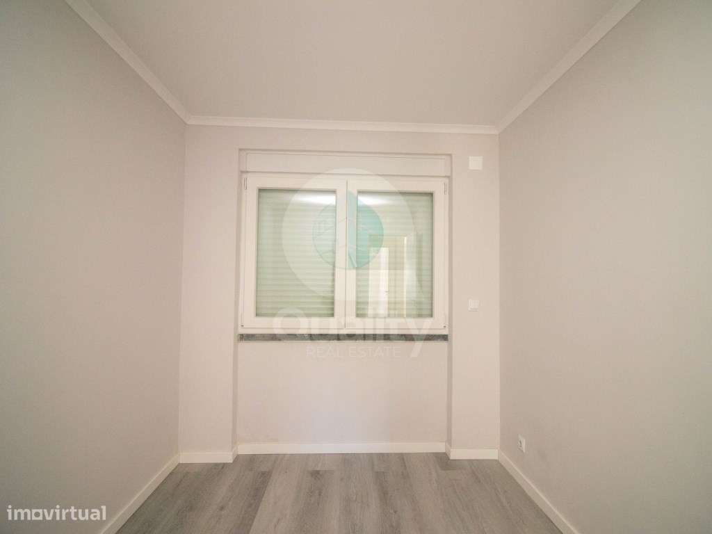 Apartamento T2 totalmente remodelado, localizado numa das zonas mai...-23