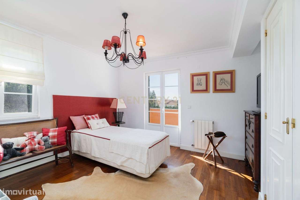 Moradia Isolada T6 com Garagem e Piscina Coberta na Quinta da Beloura-32