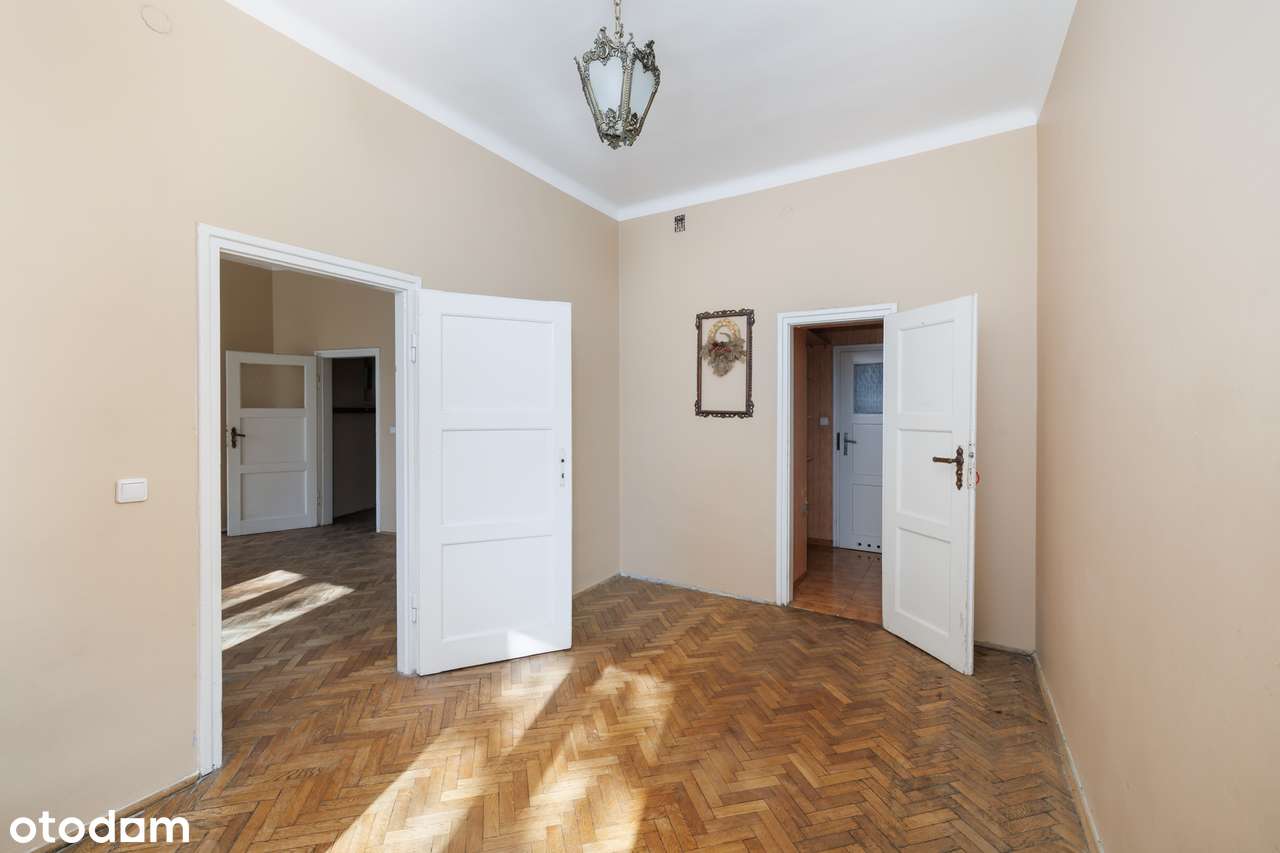 Jasne i wysokie mieszkanie w kamienicy z windą przy pl. Narutowicza!-3