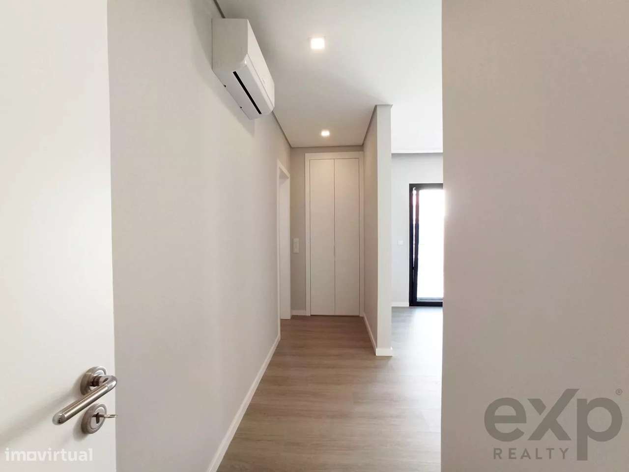 T2 Novo em condomínio fechado com piscina-16