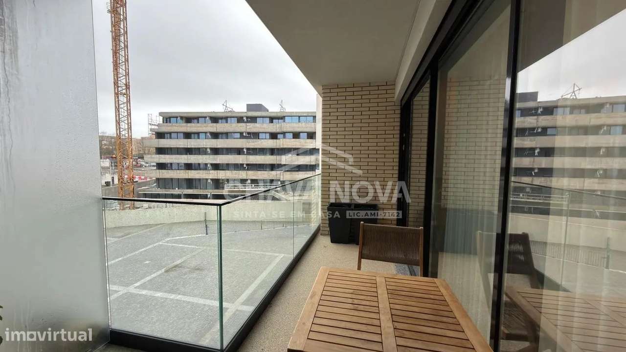 Apartamento T1+1 Como Novo c/ Lugar de Garagem em Santa Marinha (VL8)-14