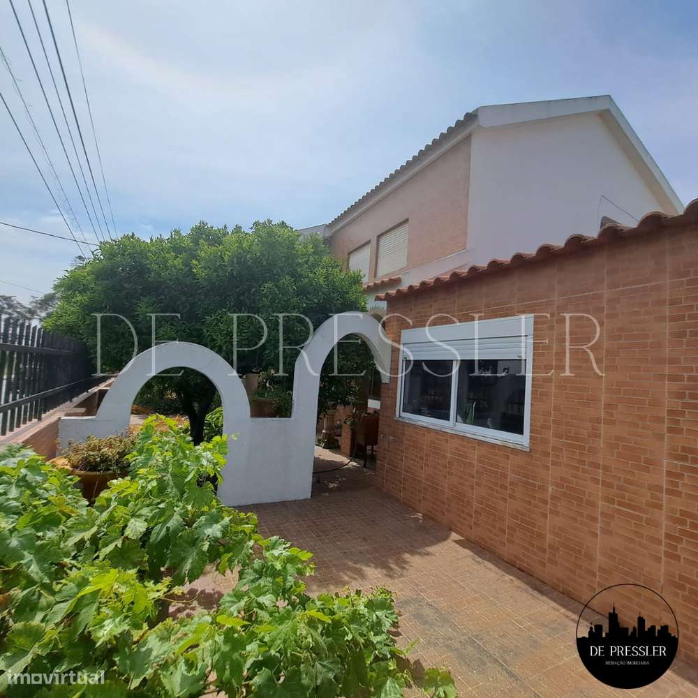 Excelente Moradia Isolada em Santo António da Charneca - Barreiro-6