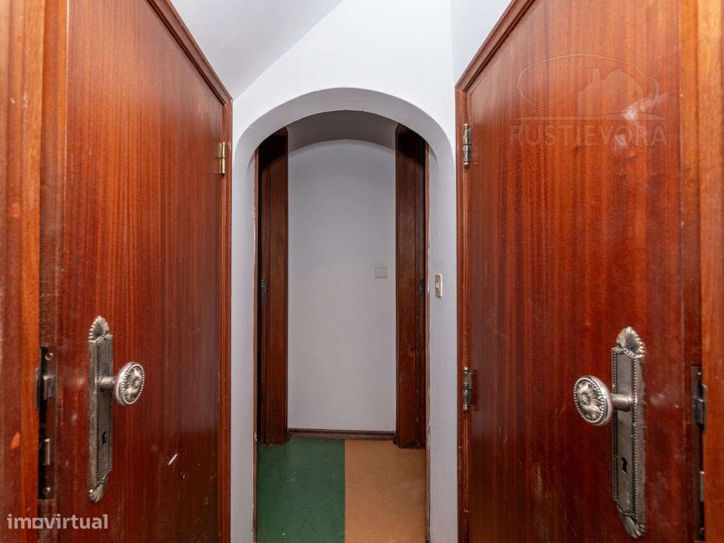 Moradia Unifamiliar T4 com quintal e terraço | Évora-12