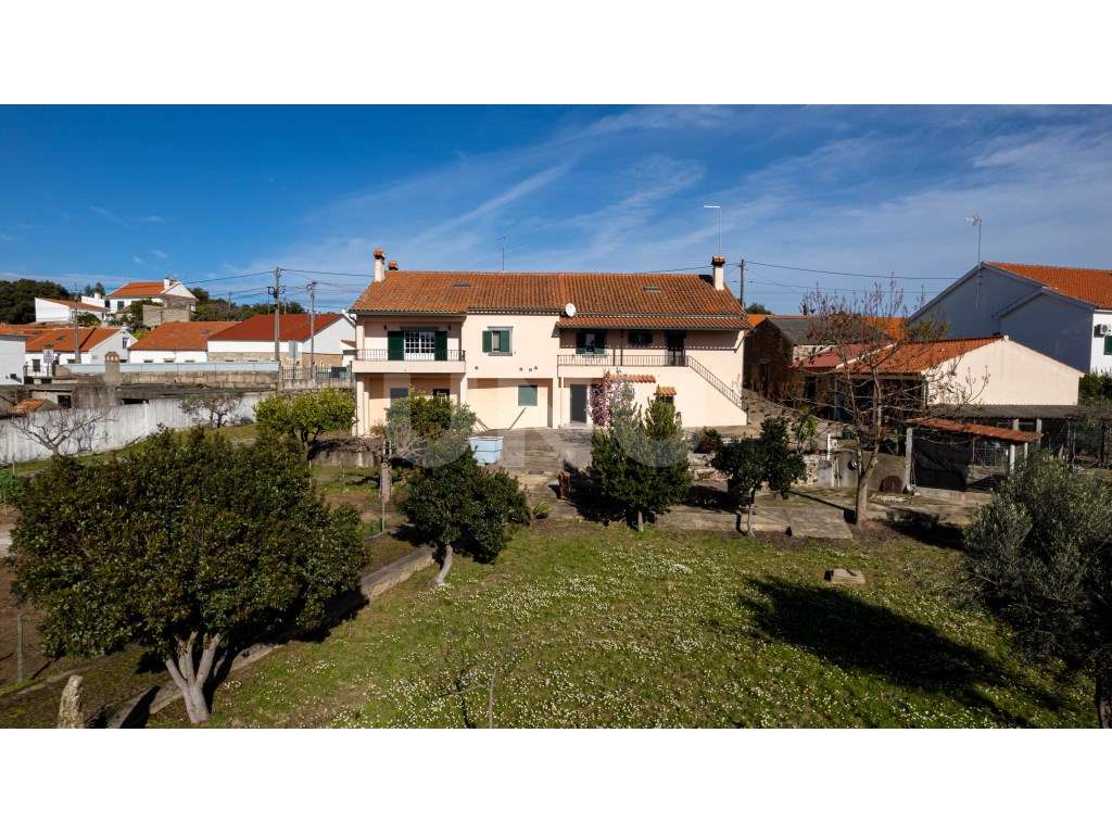 Moradia T5 e Terreno com 5000m2 - Grande imagem: 2/45