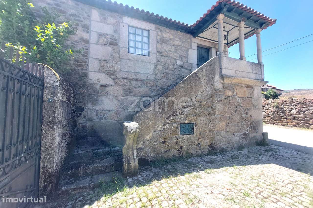 Moradia rústica centenária em Armamar - Grande imagem: 4/58