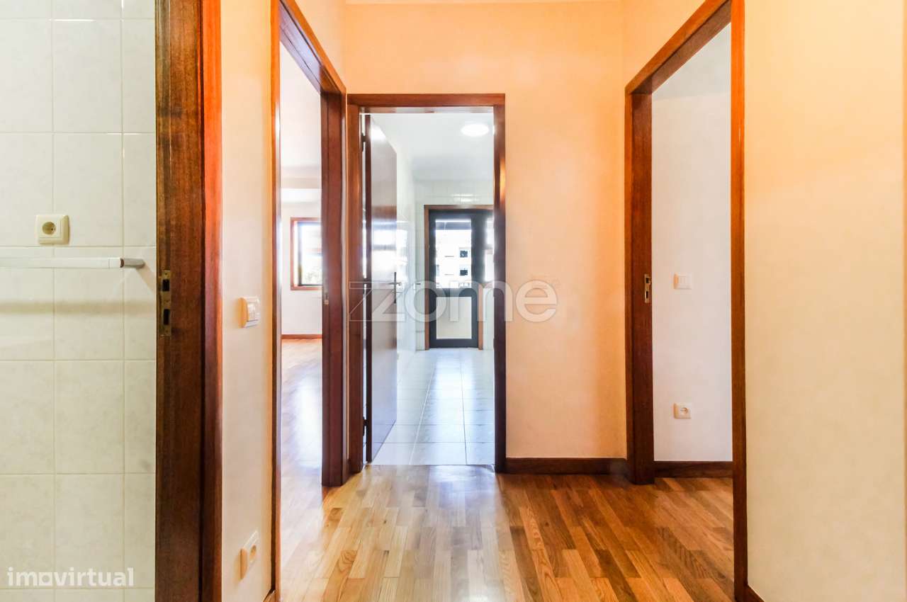 Apartamento T1 com varanda e lug. garagem, Porto - Para arrendamento - Grande imagem: 2/27