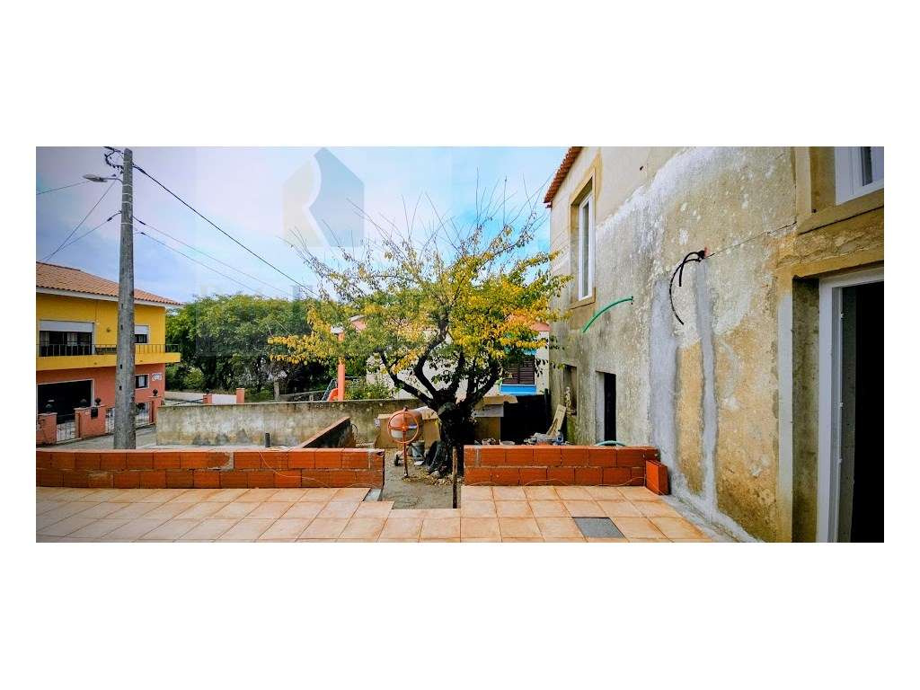 Moradia T2 em recuperação, Dois Portos, Runa!!-5