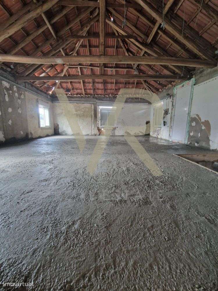 Moradia para Remodelação com Terreno Generoso em Ourém-20