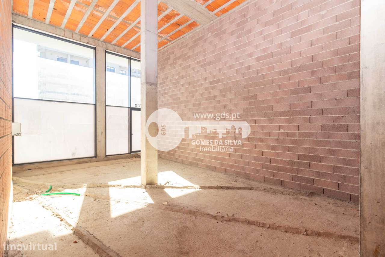 Loja sita em São Pedro da Cova com 95m2 com garagem - Grande imagem: 4/22