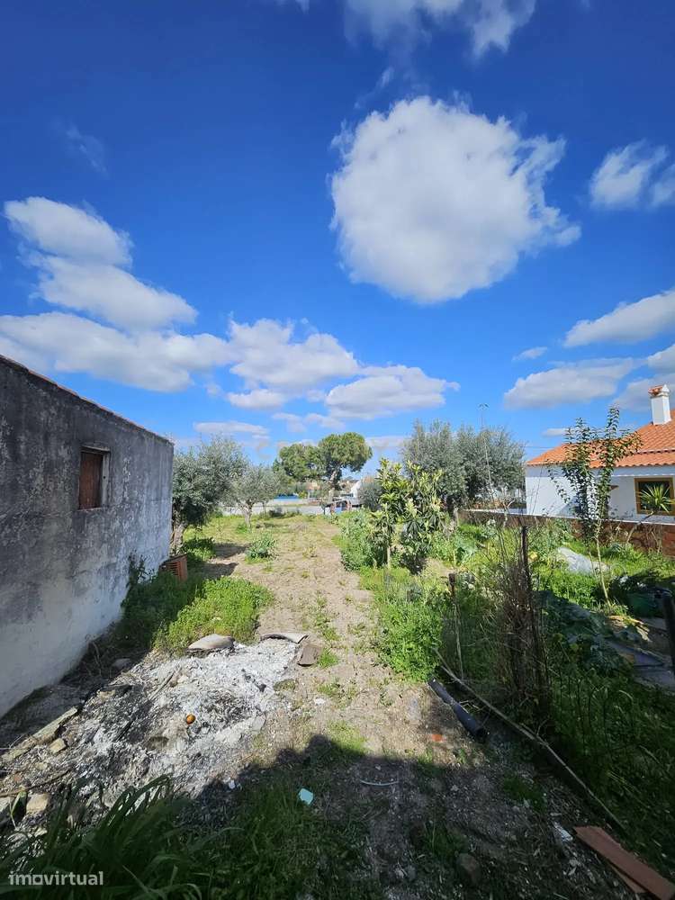 Moradia T2 + 1 com Quintal, Garagem e Anexo Sabugueiro, Arraiolos-16