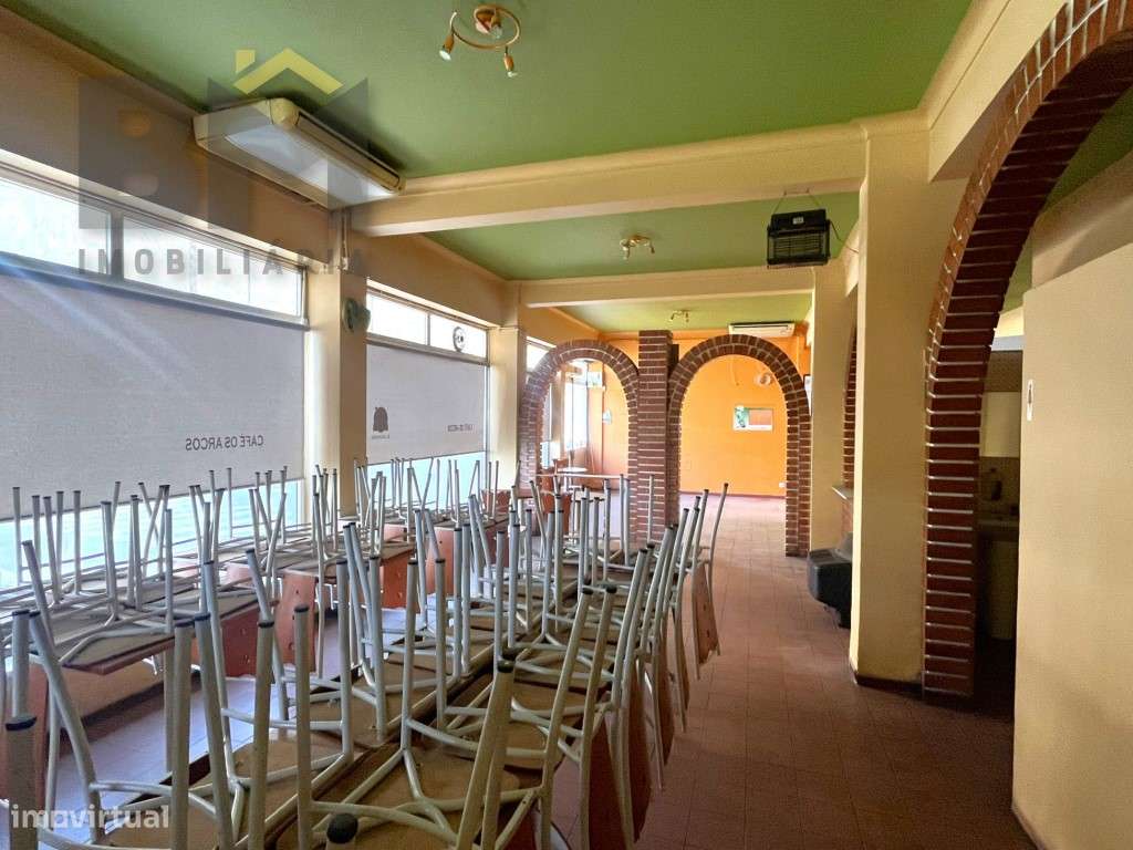 Espaço Comercial com Montras e Excelente Visibilidade em Zona Resid...-9