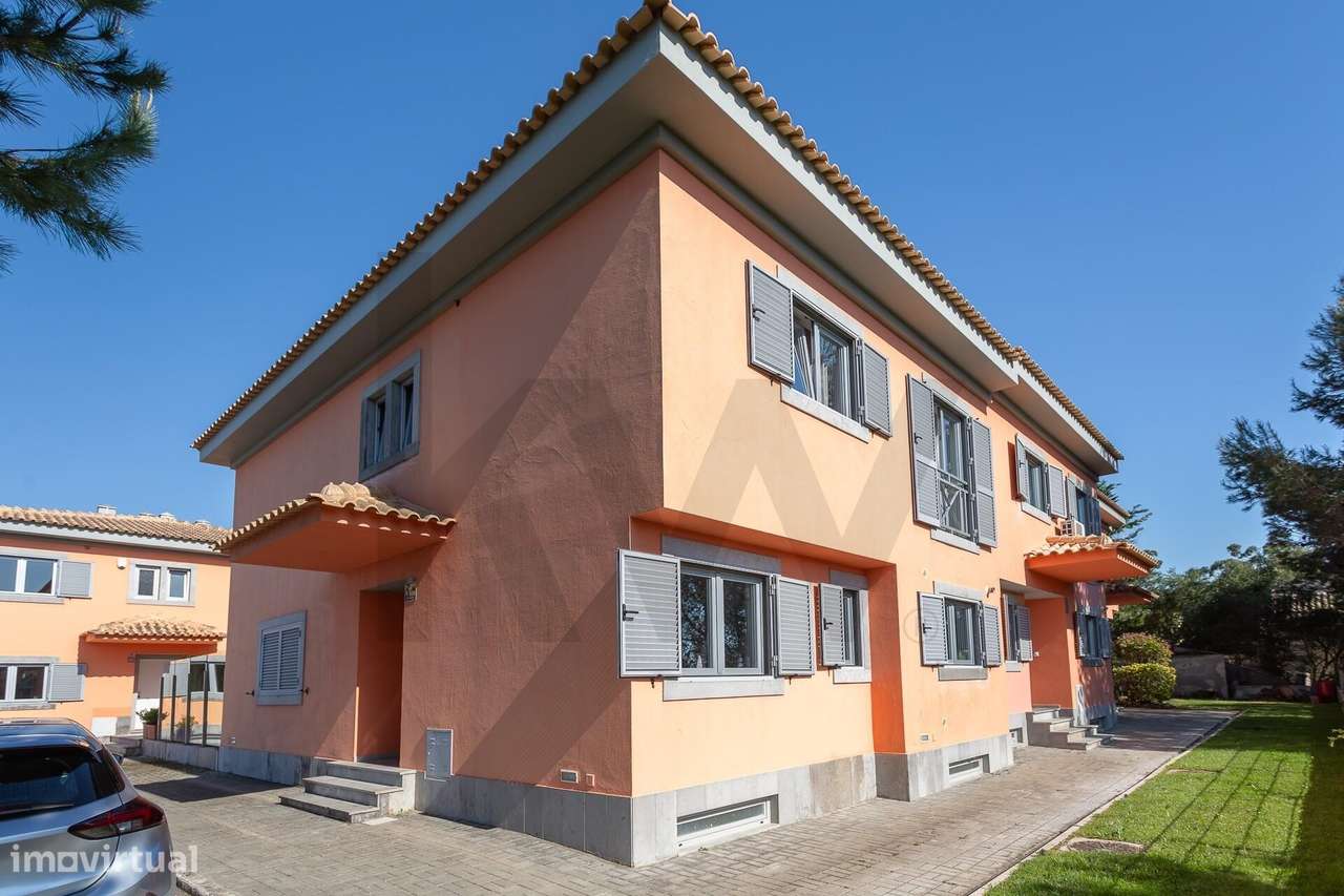 Moradia T4+1 com piscina, no Estoril em Condomínio fechado (Vale de Sa - Grande imagem: 4/56