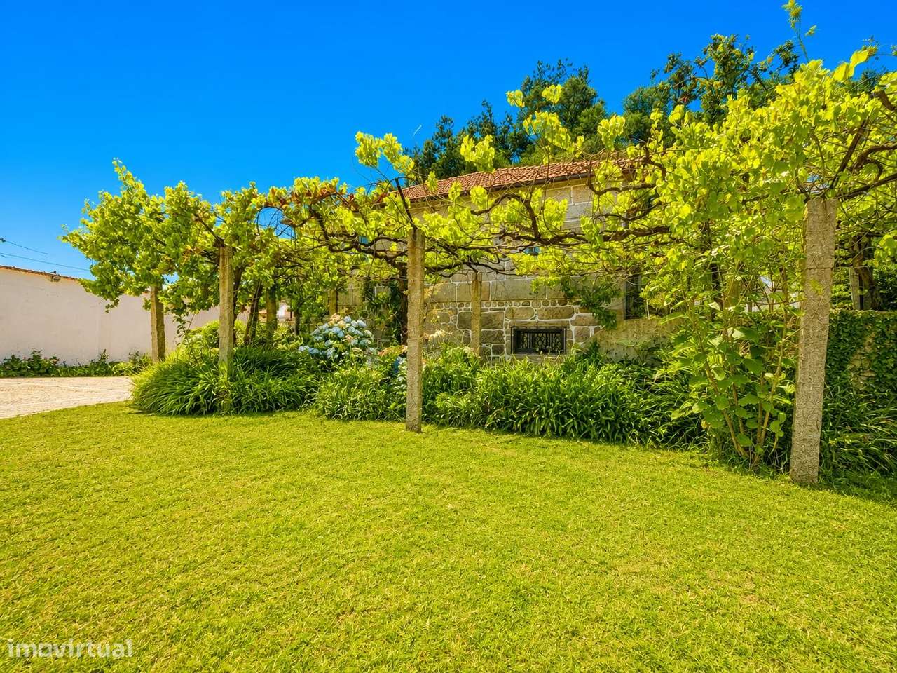 Quinta com Moradia T4 em Pedra, História e Natureza em Harmonia em Arc-37