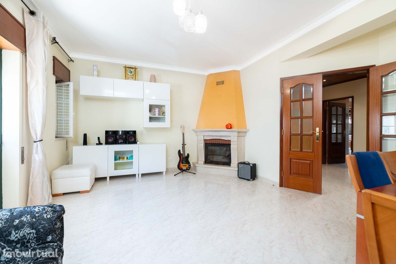 Magnifico apartamento T3 com arrecadação, em Samora Correia
