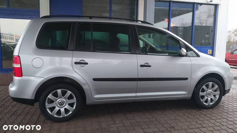 Volkswagen Touran 1.6 FSI Trendline - 12