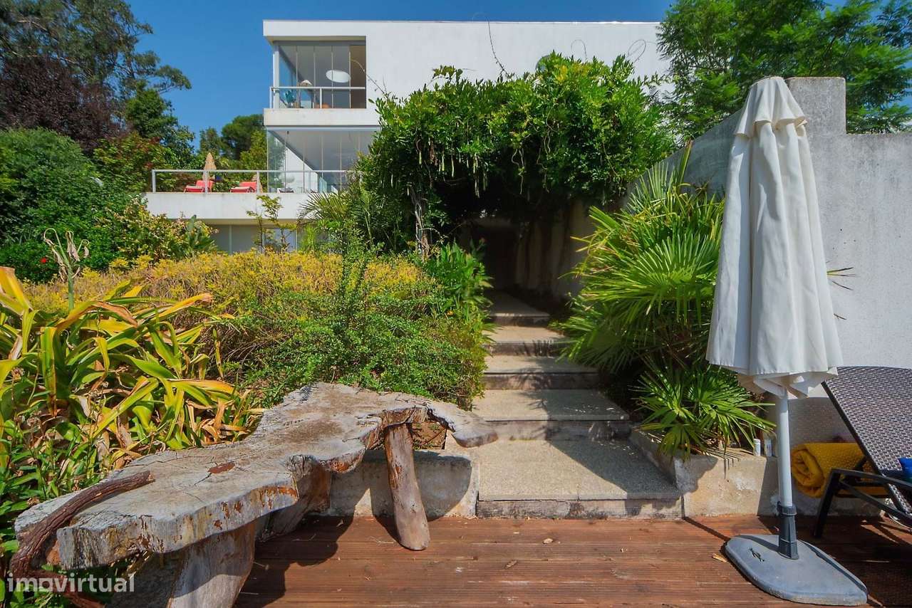 Moradia Contemporânea com Vista Mar e Piscina, Próxima da Beloura e Es-17