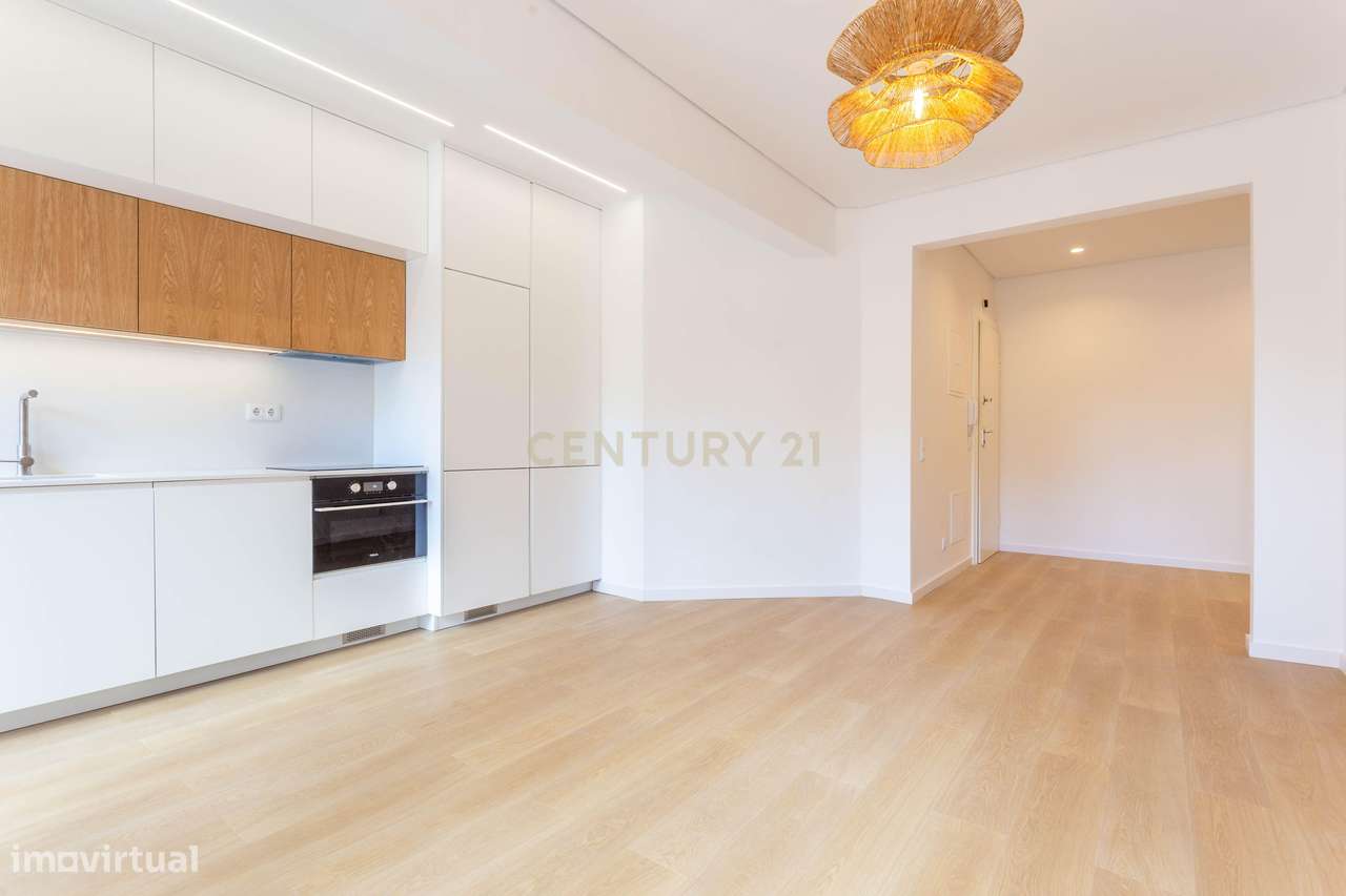 T2 Totalmente Remodelado | Rua da Senhora da Glória – Lisboa-16