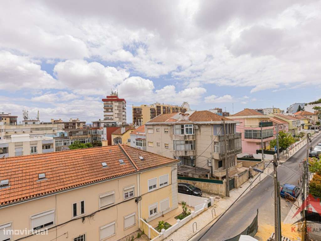 T2 Moderno e Acolhedor no Coração de Almada-29