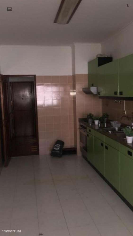 Quarto - localizado em Lisbon - Grande imagem: 5/7