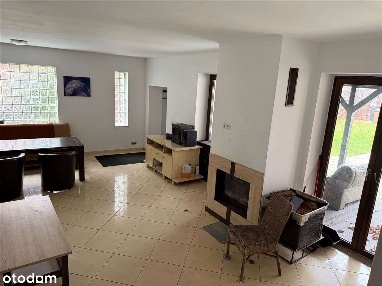 Dom z lokalami handlowymi - centrum Pyskowic.-4