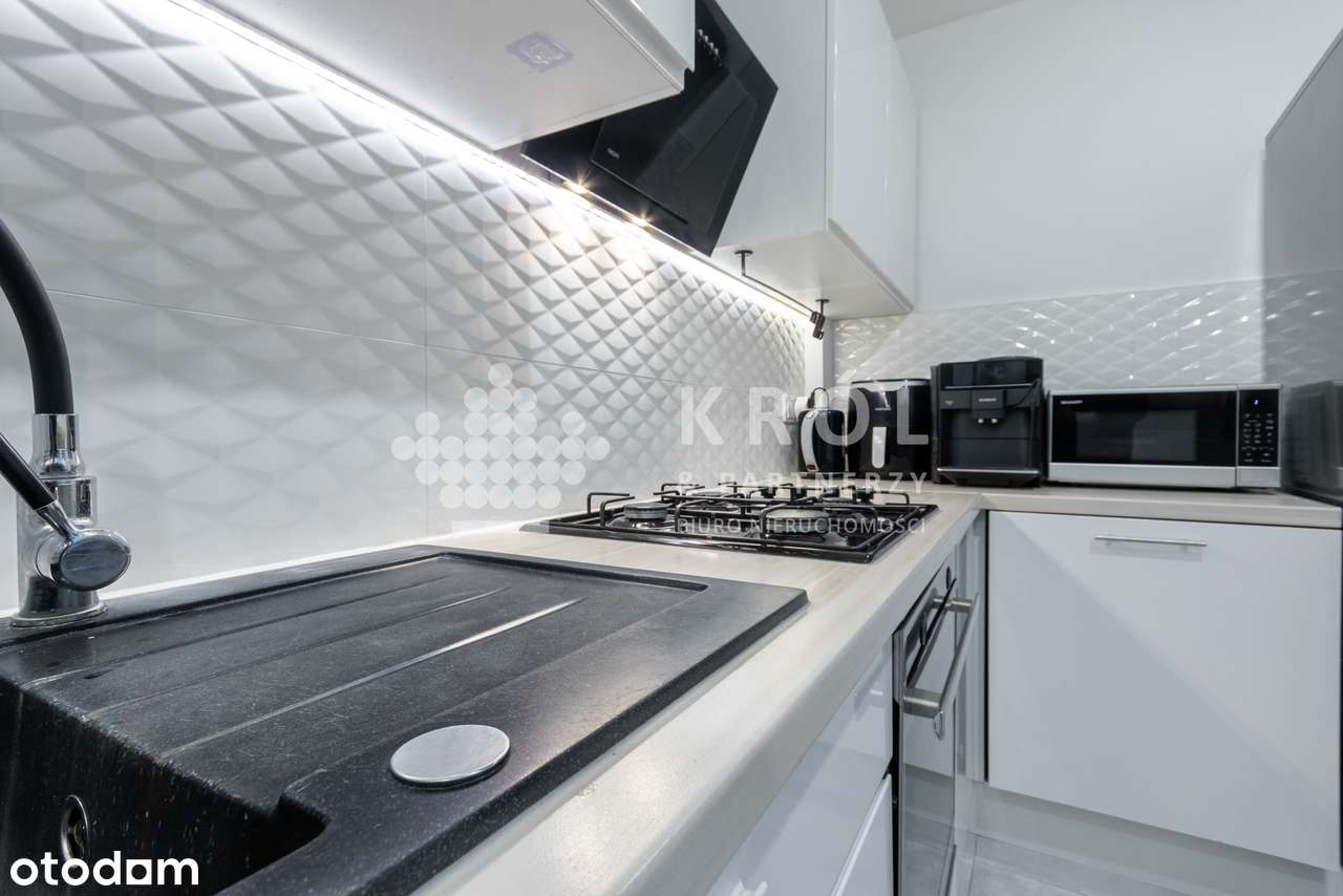 2 pokojowe mieszkanie do wejścia z balkonem na Komuny Paryskiej!-9