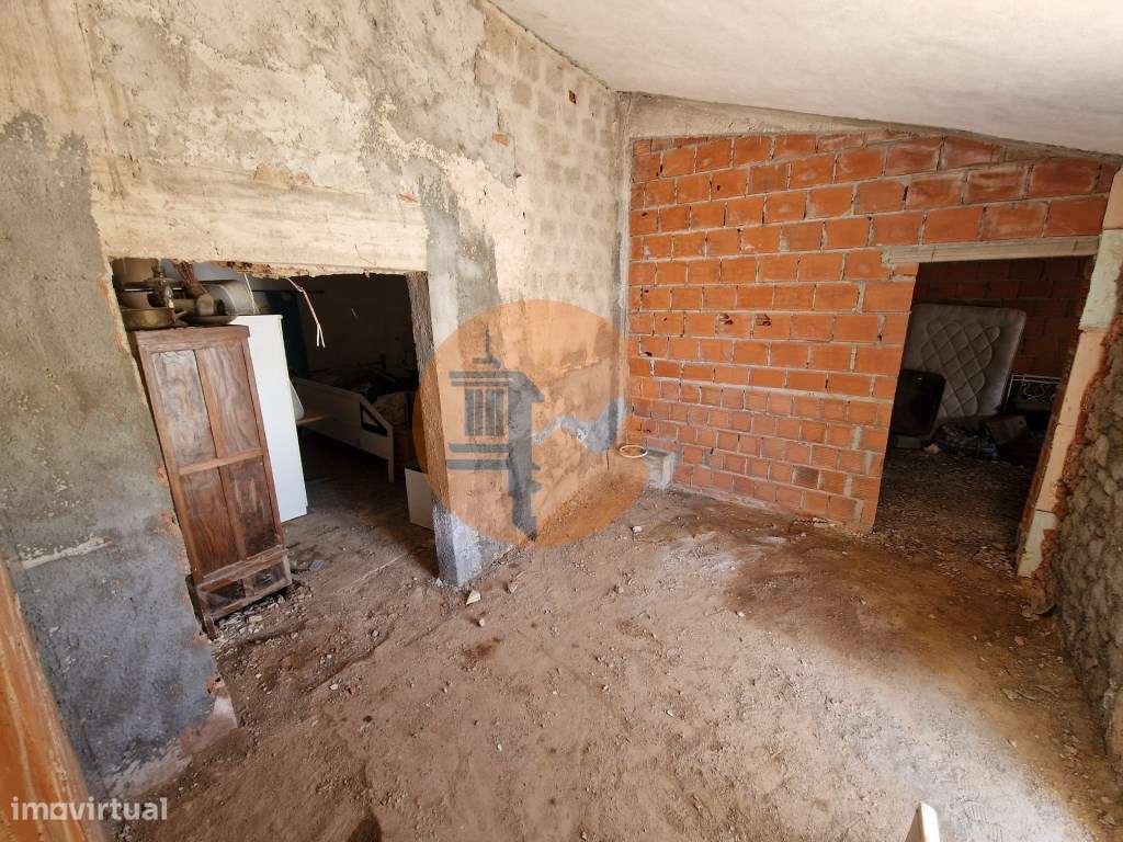 Moradia T3 para Remodelação Total no Coração do Azinhal - Grande Po...-8