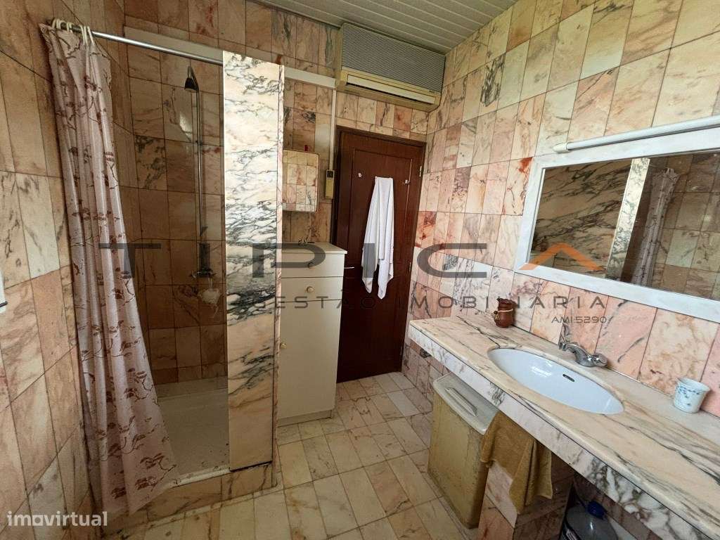 Quintinha com terreno agrícola de 2250 m2-13