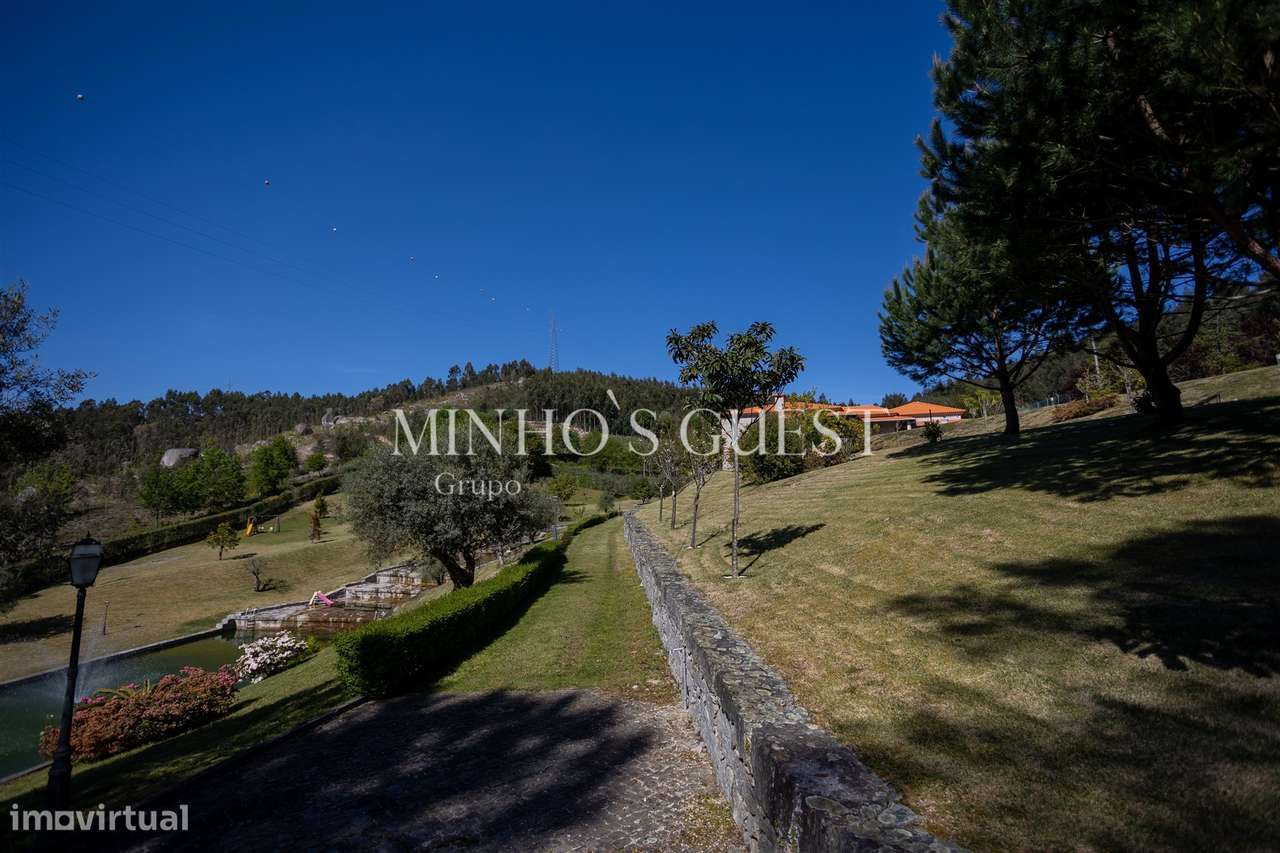 Moradia V4 de Luxo (650m2) Implantada em Terreno de 12500m2 - Souto, G-31