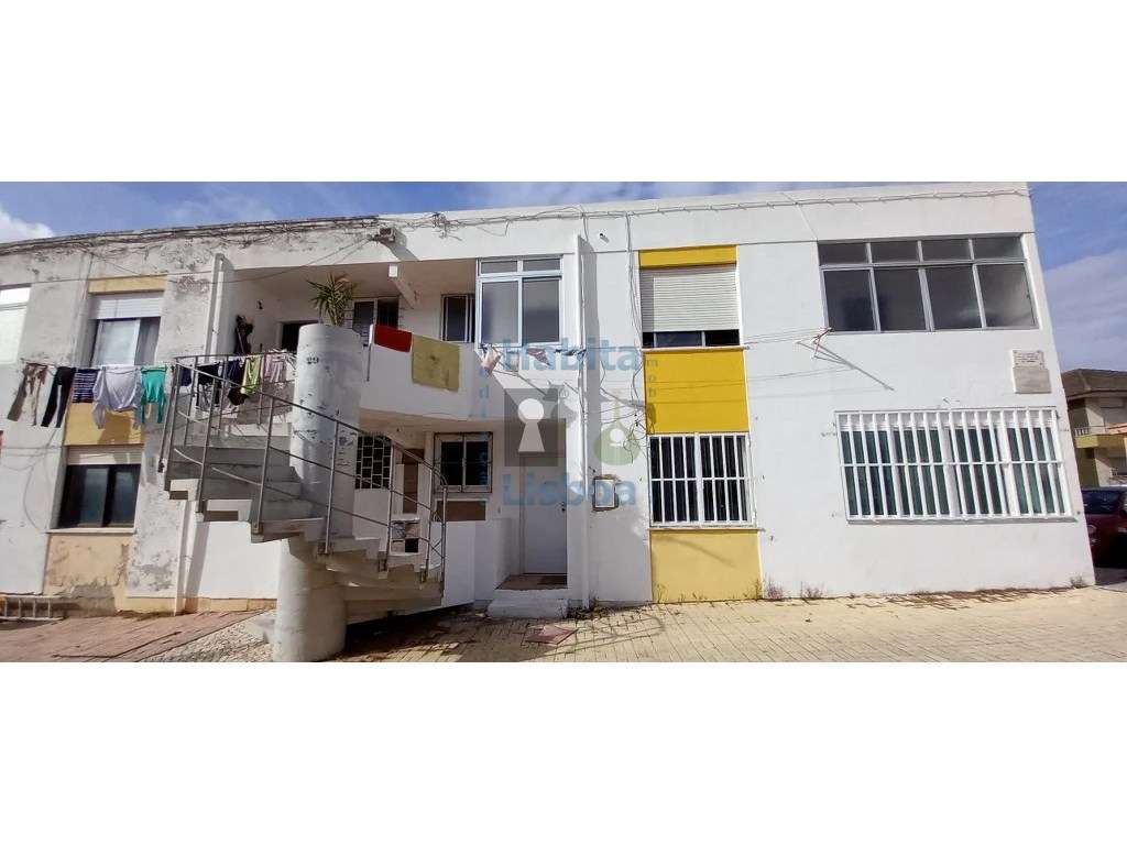 Imóvel 5 assoalhadas localizado no Afonsoeiro Montijo - Grande imagem: 4/14