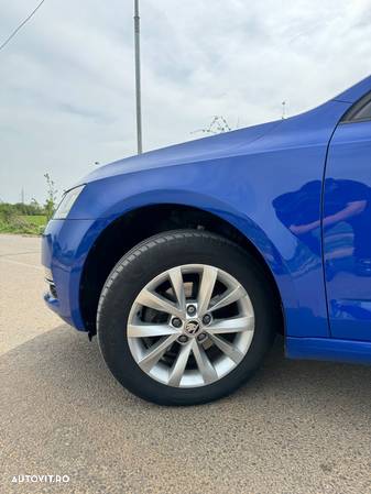 Skoda Octavia Combi Diesel 1.6 TDI Style - 3