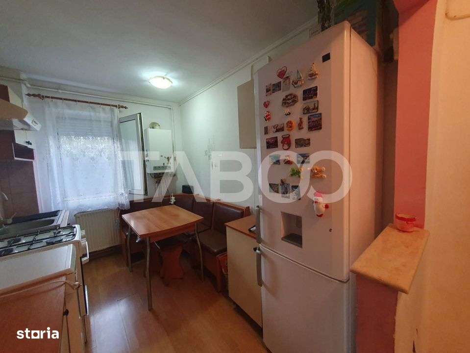 Apartament 2 camere 43 mp utili semidecomandat etaj 3 zona Negoiu - Imagine principală: 5/10