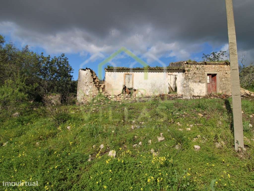 Ruína virada a Sul com terreno em Azinheiro, Estoi - Grande imagem: 4/15