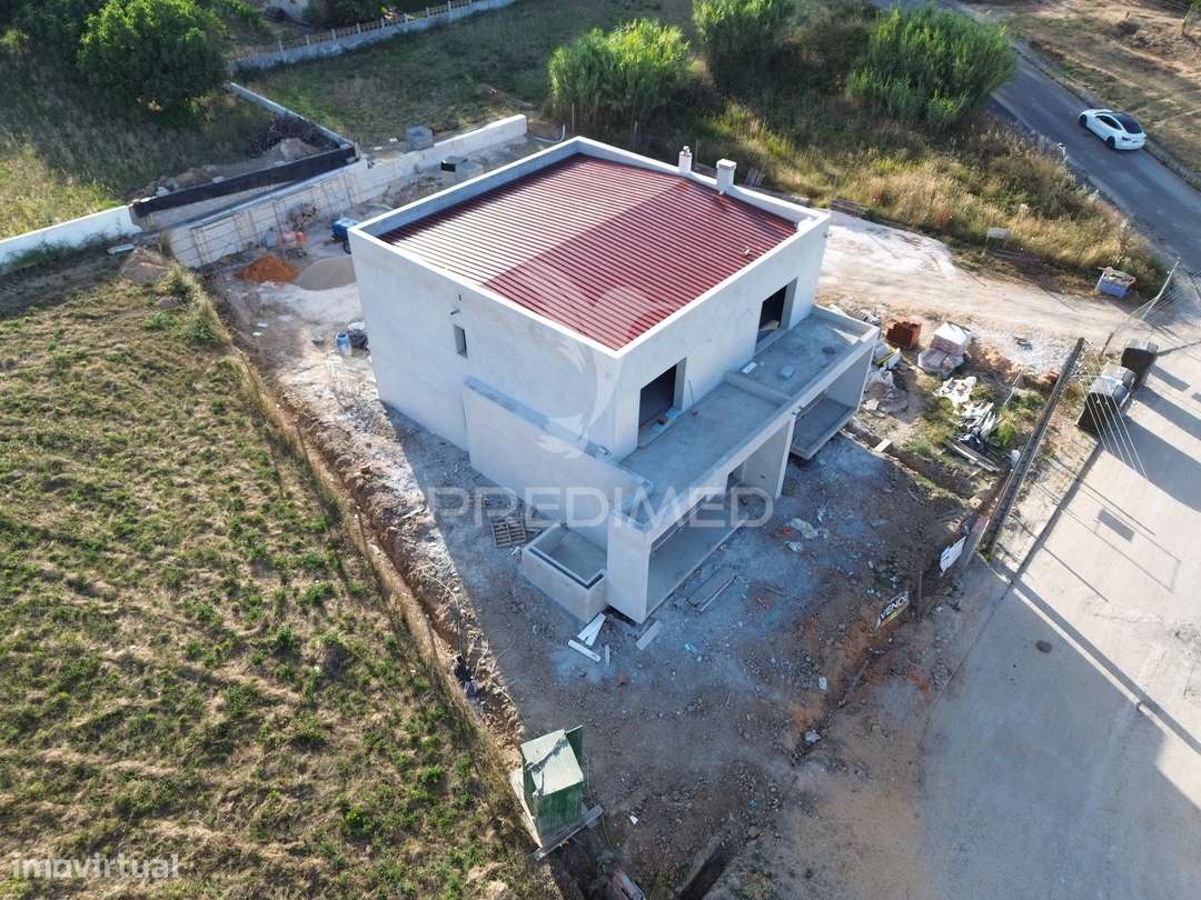 A Tua Nova Casa Está em Alcanede – Conforto, Estilo e Preço Justo! - Grande imagem: 1/40