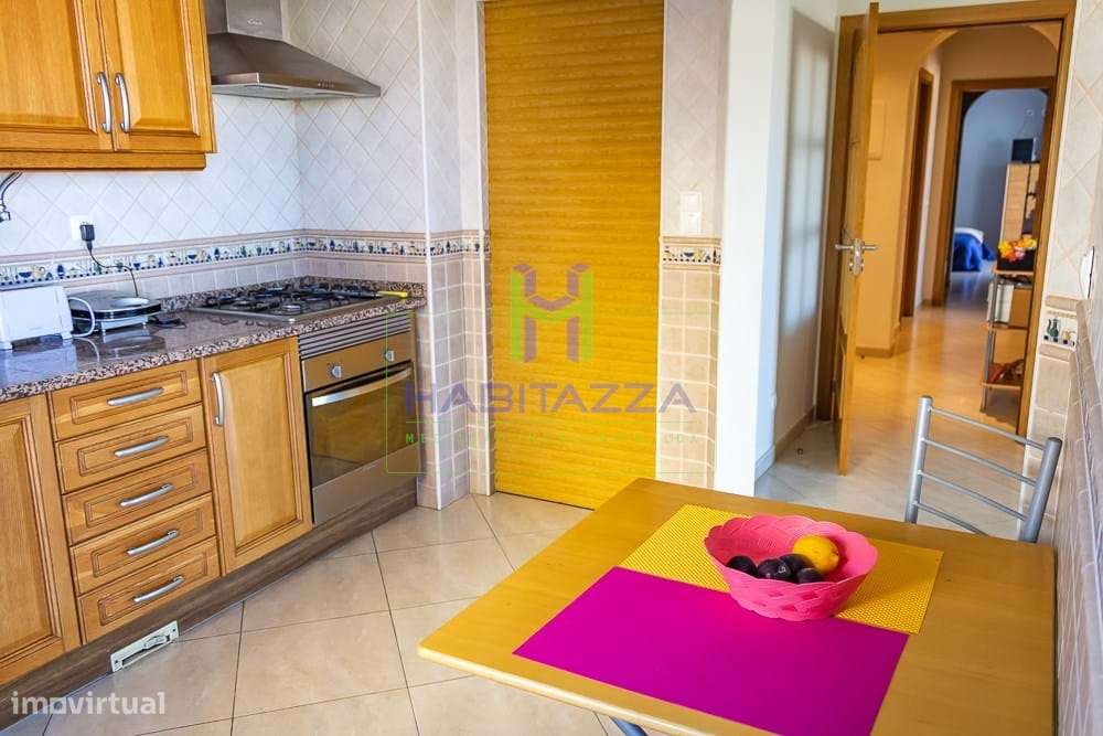 Apartamento T3 com piscina, lugar de garagem e arrecadação, no centro-5