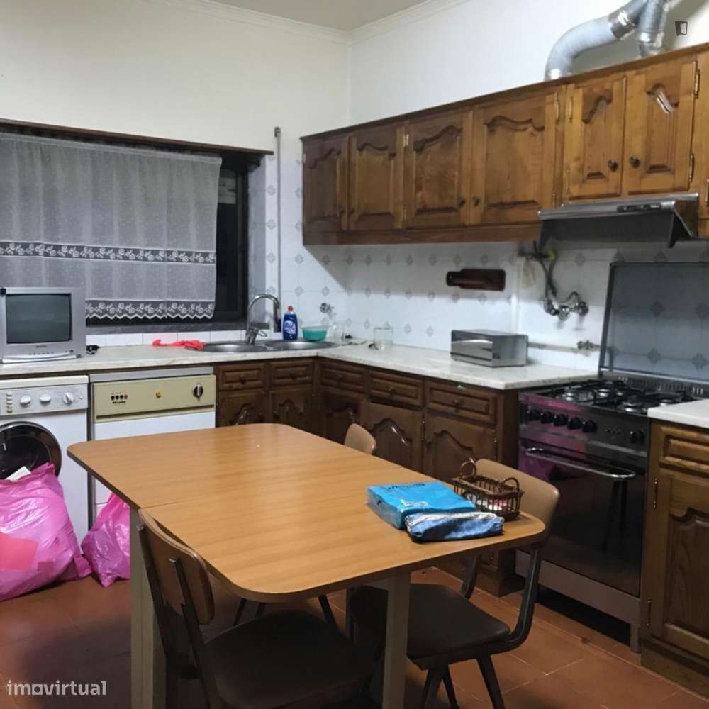 Quarto - localizado em Lisbon - Grande imagem: 5/7