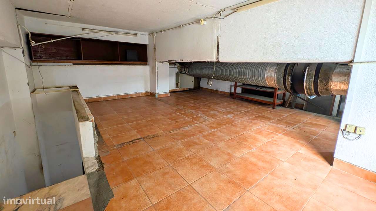 Churrasqueira com 2 Entradas Independentes | Centro de Almada-13