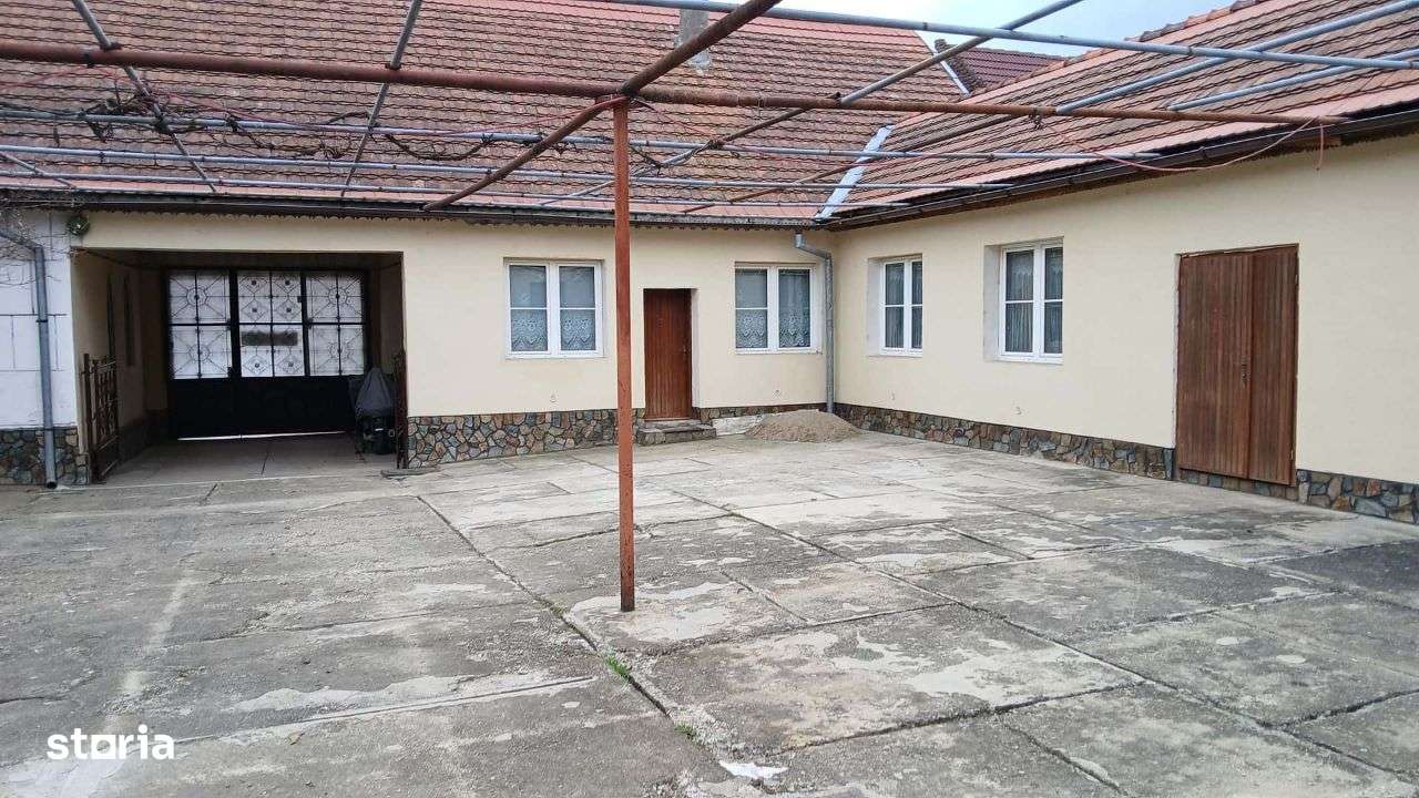 Comision 0 - Casa cu 2 corpuri in Paltinis-7