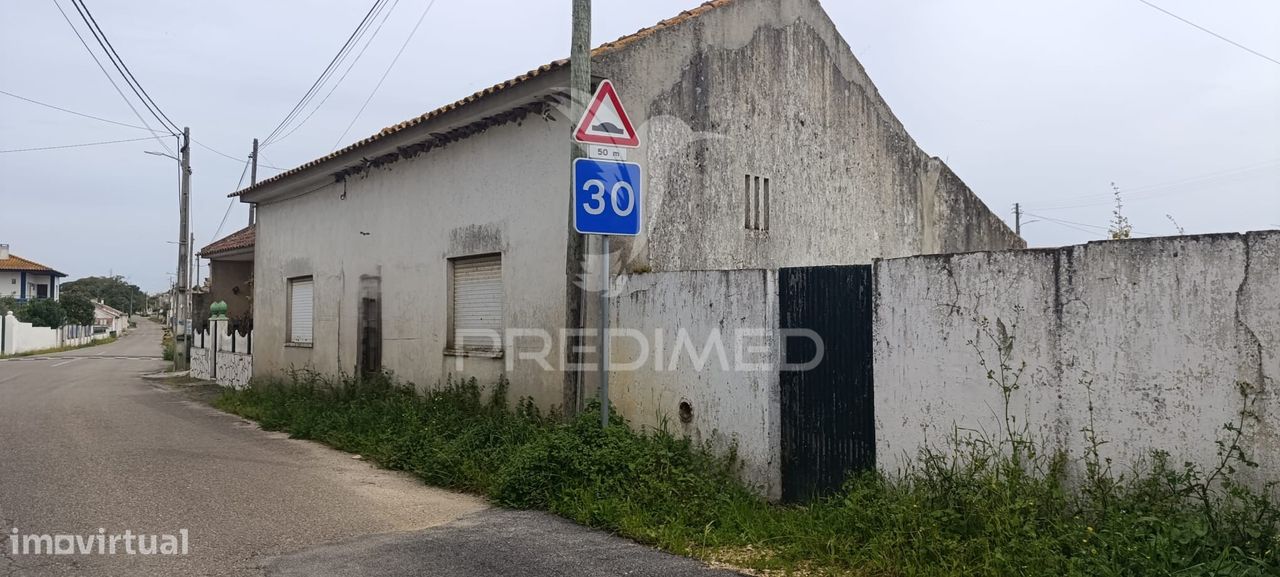 Armazém e anexos com capacidade de construção de moradias - Grande imagem: 1/16
