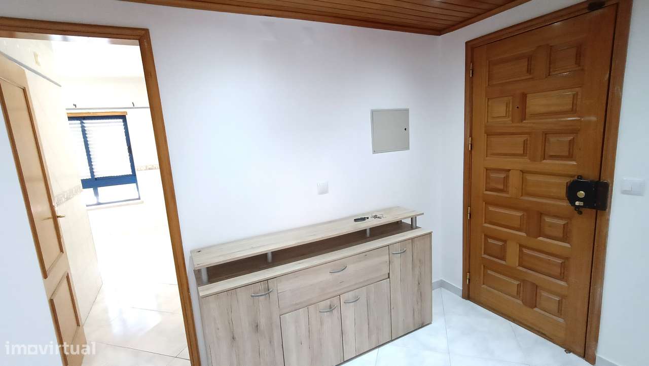 T3 com Arrecadação e Terraço, Pronto a habitar-22