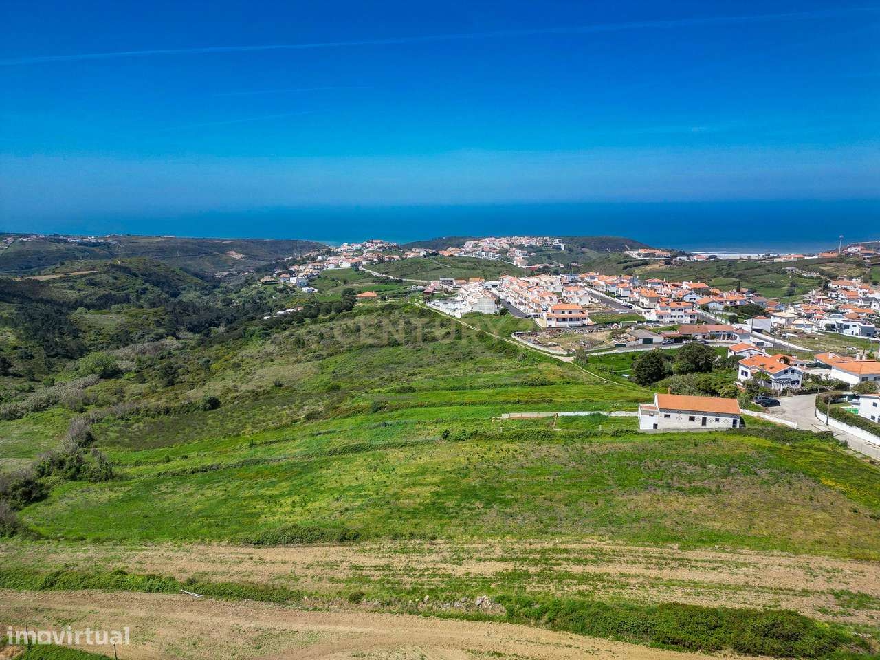 Moradia com Terreno Amplo e Vista Mar na Carvoeira-15