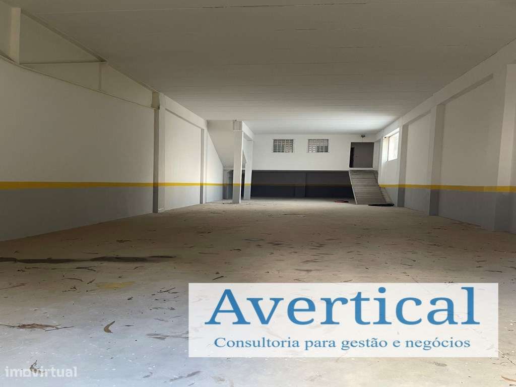 Condomínio com 16 armazéns-24