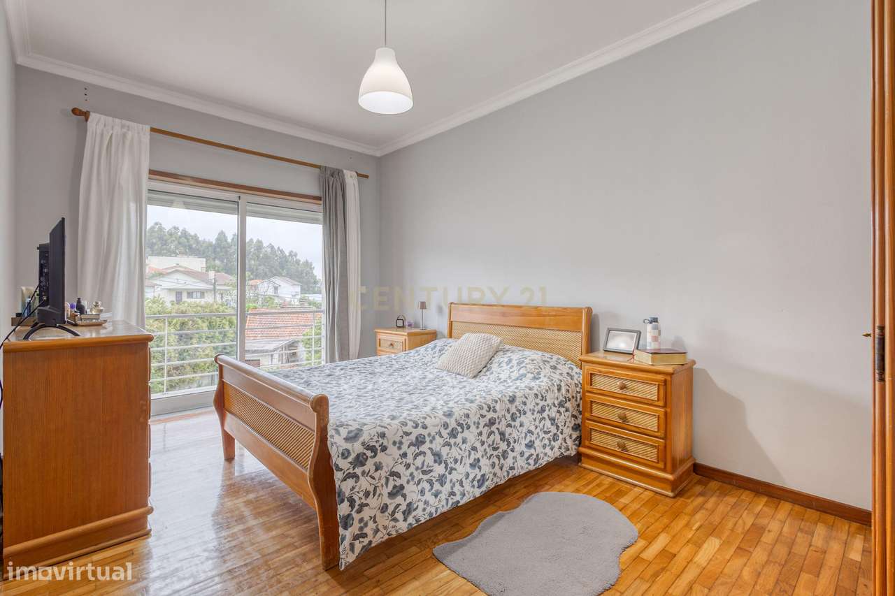 T3 com 3 varandas e Box fechada em Paredes-11