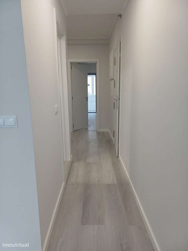 Apartamento T2 renovado, com arrecadação e a 2 km da praia-9