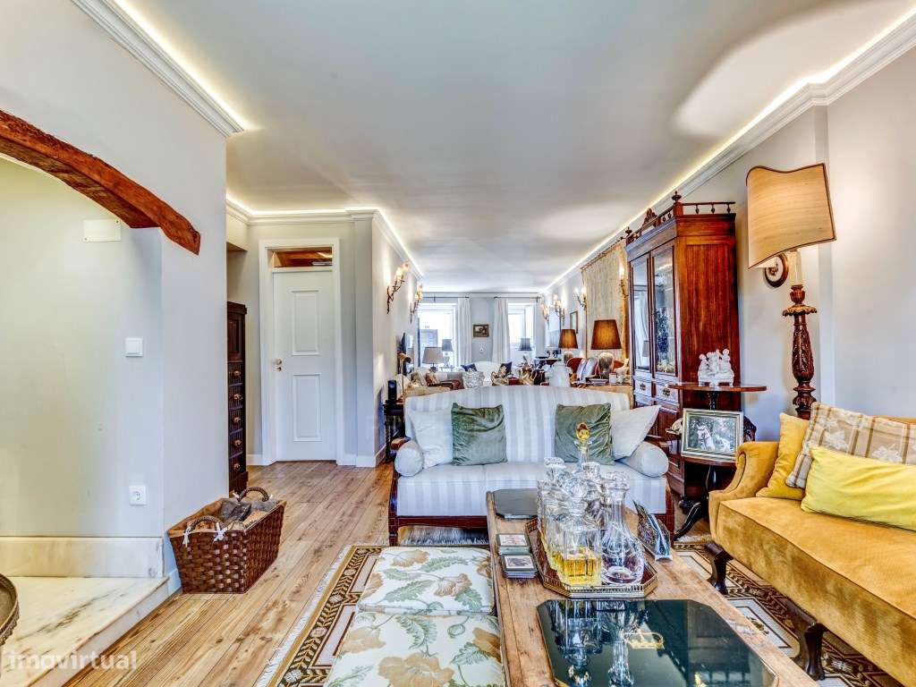 Moradia T4+1 no Centro da Vila Nogueira de Azeitão-13
