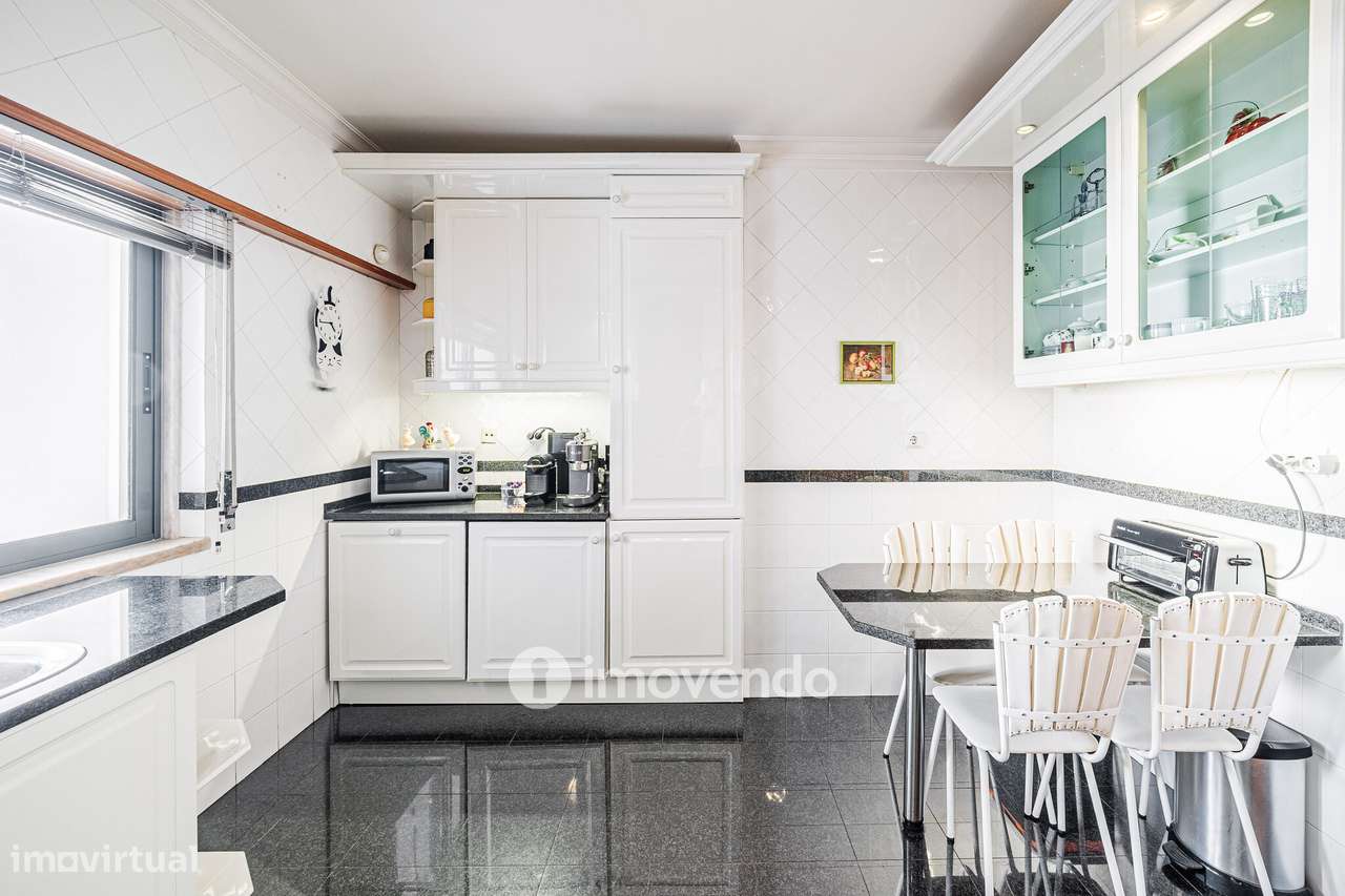 Apartamento T2 com garagem em condomínio com jardim, Paço de Arcos-8