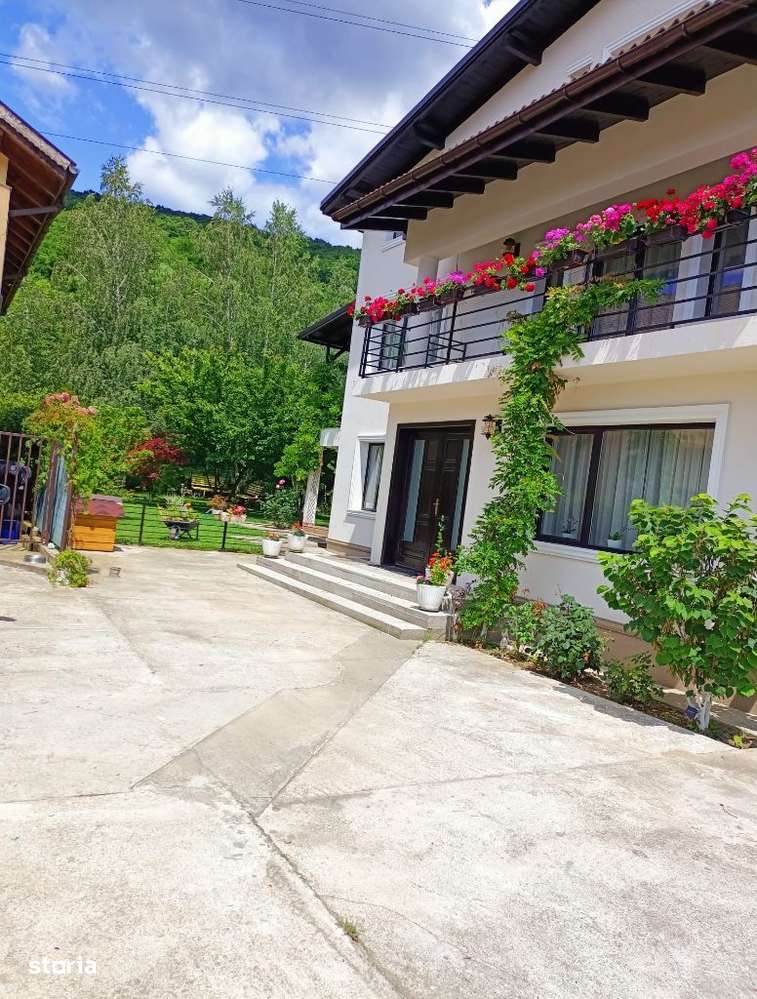 Casa de vânzare în Bujoreni - Imagine principală: 2/20