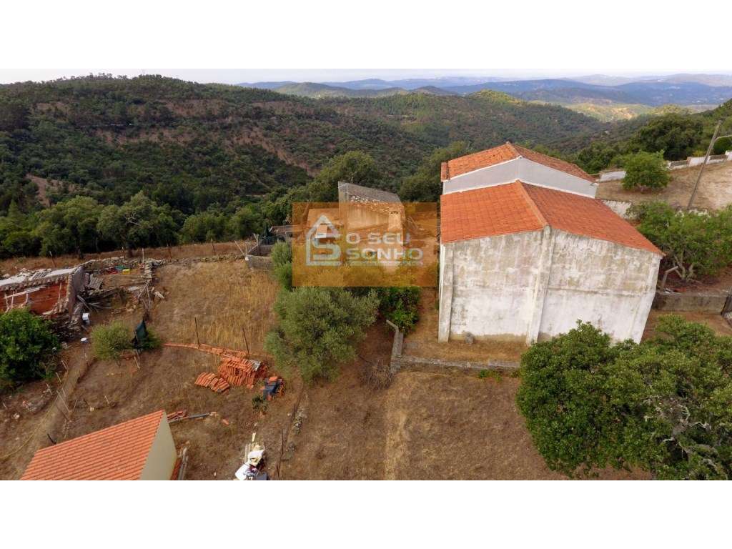 Moradia com Garagem e Terreno no Campo-5