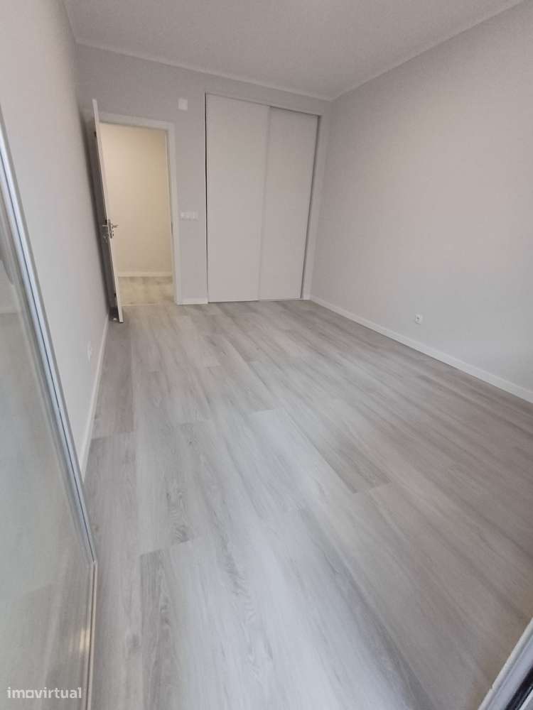 Apartamento T2 renovado, com arrecadação e a 2 km da praia-21
