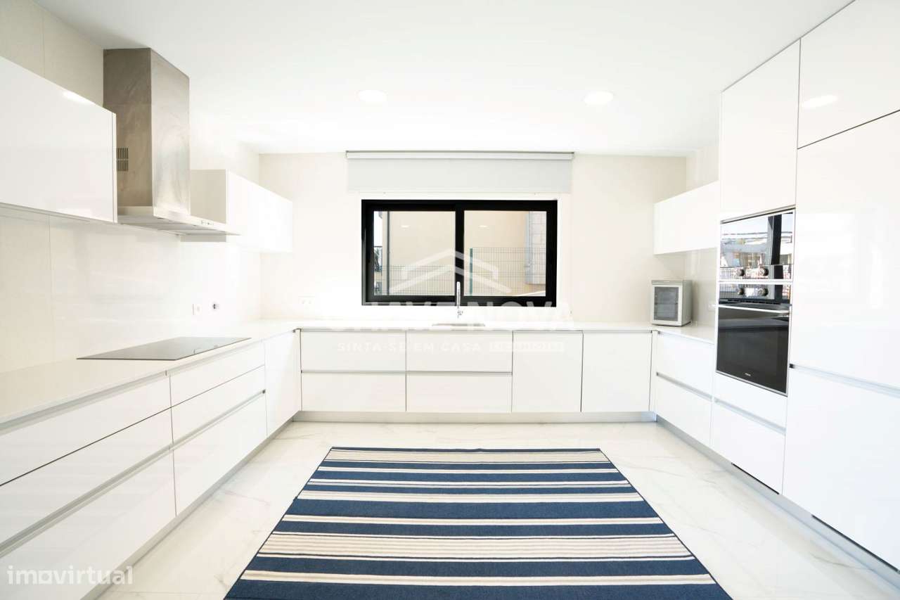 Moradia Geminada V3 Como Nova c/ Garagem Box em Canidelo - Grande imagem: 4/25