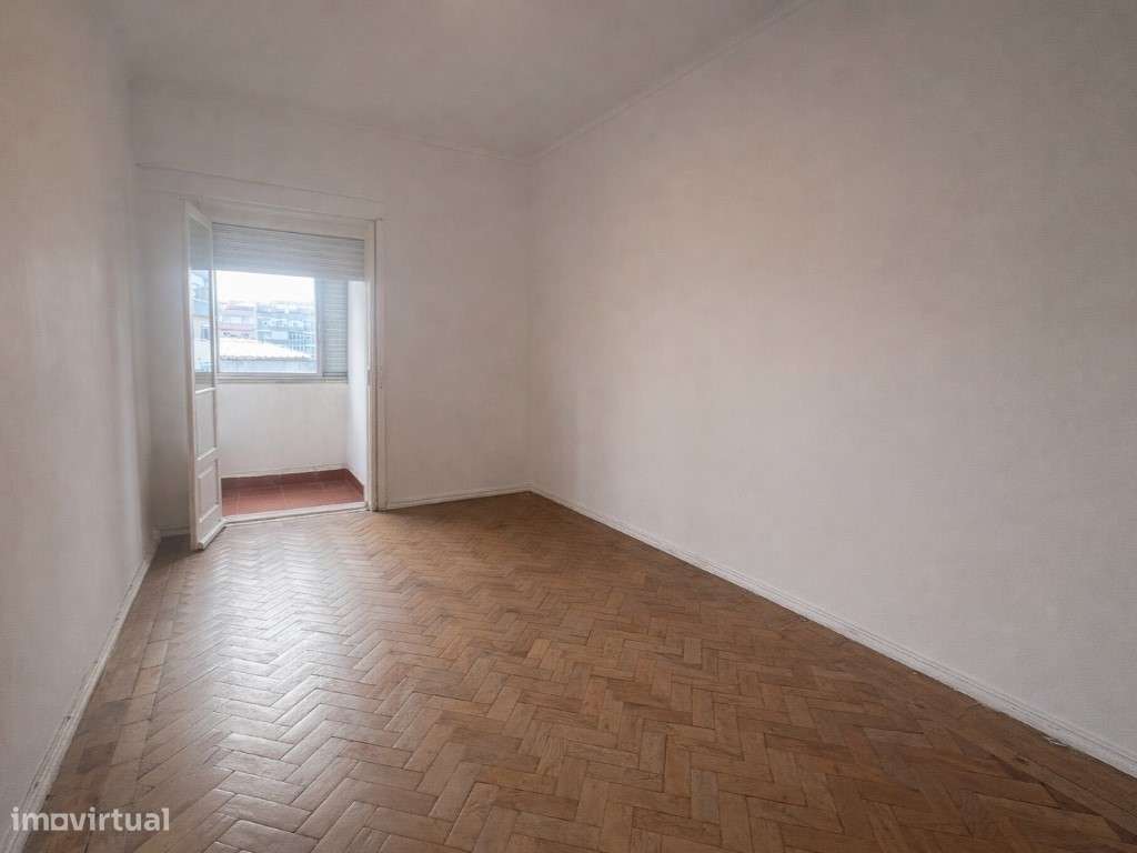 T2 junto ao Cineteatro Municipal da Damaia-10